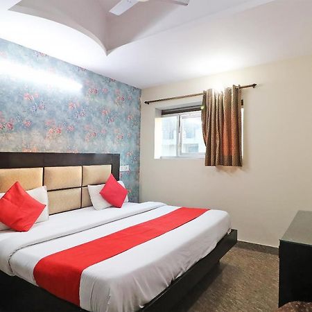 Hotel Westend Holiday Home 5 Mint From Nizamuddin Railway Station New Delhi Bagian luar foto