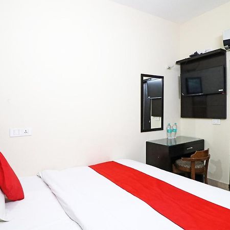 Hotel Westend Holiday Home 5 Mint From Nizamuddin Railway Station New Delhi Bagian luar foto