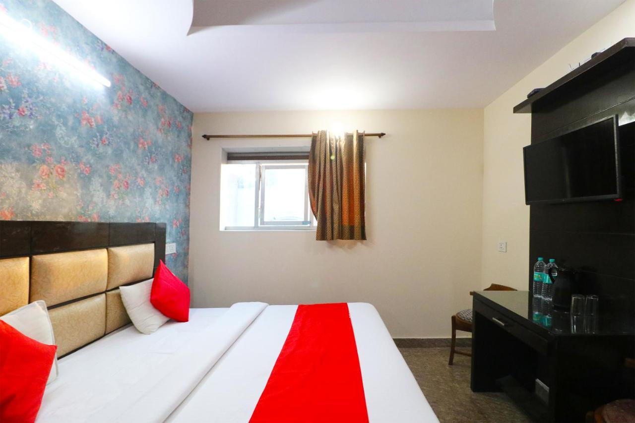 Hotel Westend Holiday Home 5 Mint From Nizamuddin Railway Station New Delhi Bagian luar foto