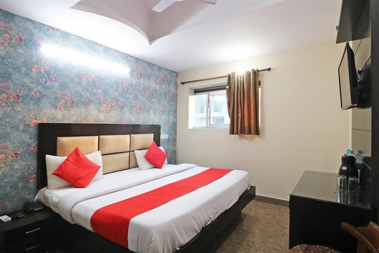 Hotel Westend Holiday Home 5 Mint From Nizamuddin Railway Station New Delhi Bagian luar foto