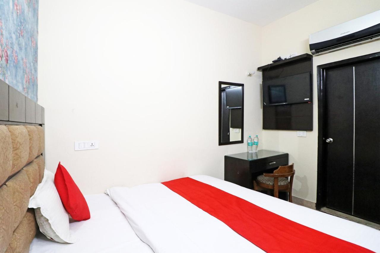 Hotel Westend Holiday Home 5 Mint From Nizamuddin Railway Station New Delhi Bagian luar foto