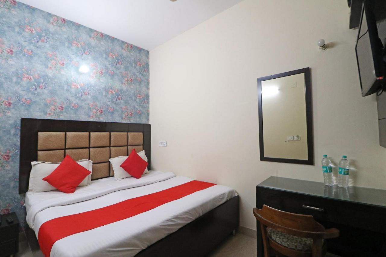 Hotel Westend Holiday Home 5 Mint From Nizamuddin Railway Station New Delhi Bagian luar foto