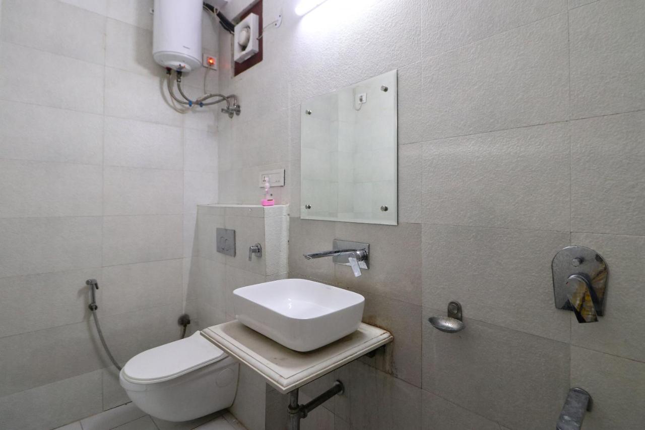 Hotel Westend Holiday Home 5 Mint From Nizamuddin Railway Station New Delhi Bagian luar foto