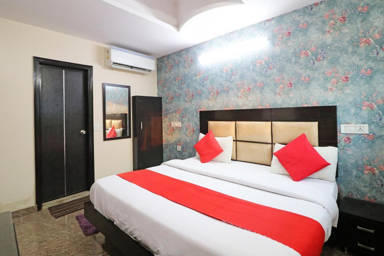 Hotel Westend Holiday Home 5 Mint From Nizamuddin Railway Station New Delhi Bagian luar foto