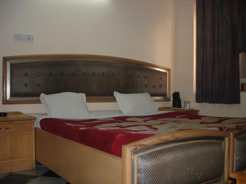 Hotel Westend Holiday Home 5 Mint From Nizamuddin Railway Station New Delhi Bagian luar foto